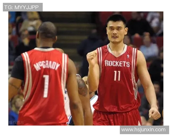 姚明在比赛现场精彩扣篮瞬间回顾与球迷热烈反响