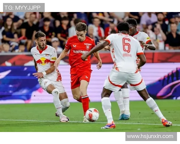 欧冠激战：巴黎与那不勒斯1比1平局补时进球点燃全场激情