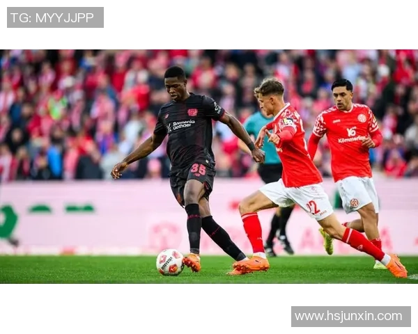 中超激战巴黎圣日耳曼险胜曼联全场焦点瞬间回顾与分析 中超激战巴黎圣日耳曼险胜曼联全场焦点瞬间回顾与分析