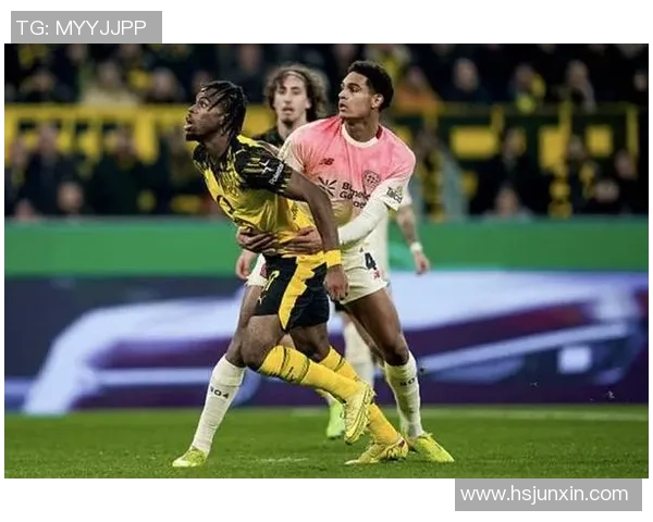 友谊赛精彩对决那不勒斯与多特蒙德战成平局争议判罚引发热议 友谊赛精彩对决那不勒斯与多特蒙德战成平局争议判罚引发热议